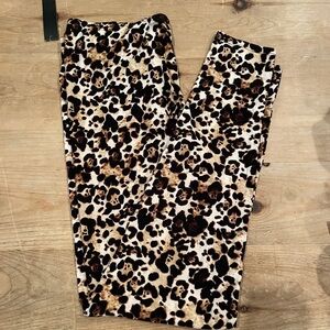 NWT Super Soft Animal Print Leggings Leopard Print Everyday Casual, Mobwife L